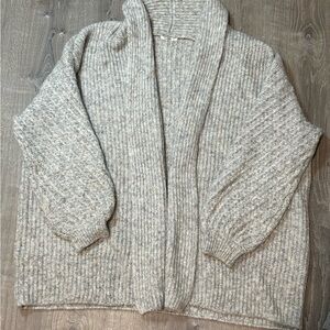 Tularosa Cozy Ribbed Knit Sweater in Heathered Gray